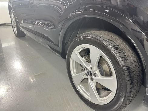 Used 2025 Audi Q5 Premium Plus w/ Premium Plus AWD/4WD image 3