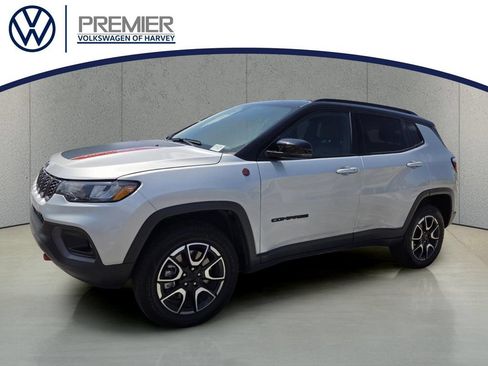 Used 2024 Jeep Compass Trailhawk AWD/4WD image 1