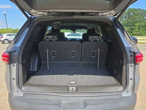 Used 2023 Chevrolet Traverse LT FWD image 50