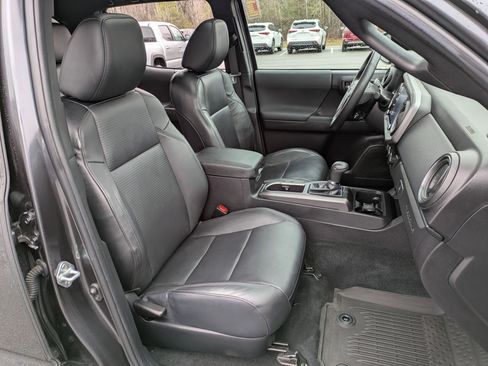 Used 2023 Toyota Tacoma TRD Off-Road w/ TRD Premium Off Road Package image 23