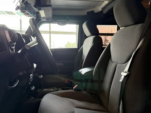 Used 2018 Jeep Wrangler Unlimited Sport image 9