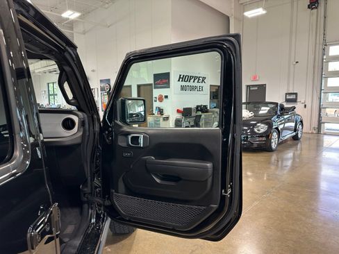 Used 2025 Jeep Gladiator Sport AWD/4WD image 35