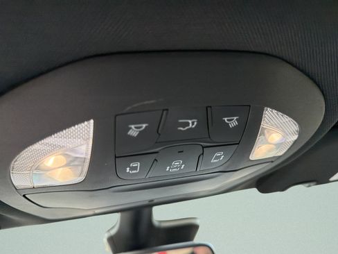 Used 2025 Chrysler Pacifica Select FWD image 22