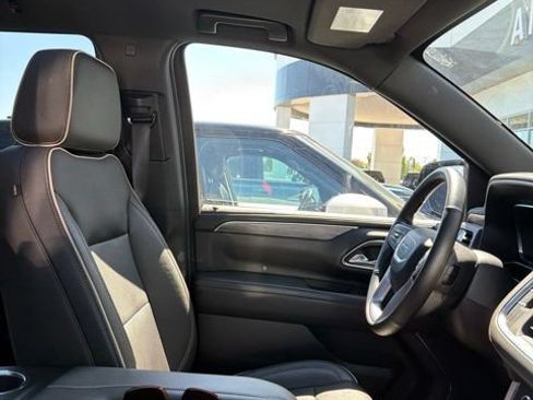 Used 2023 GMC Yukon SLT w/ SLT Premium Package AWD/4WD image 6