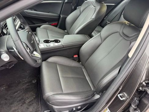 Used 2025 Genesis G70 2.5T image 18