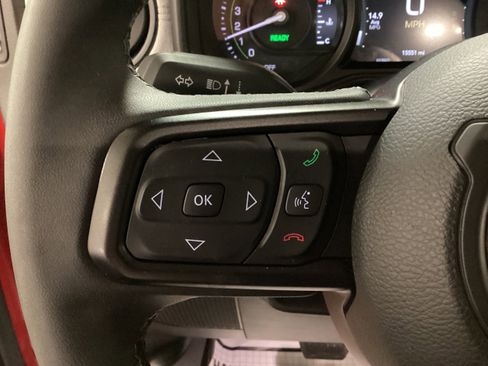 Used 2025 Jeep Wrangler Willys image 17