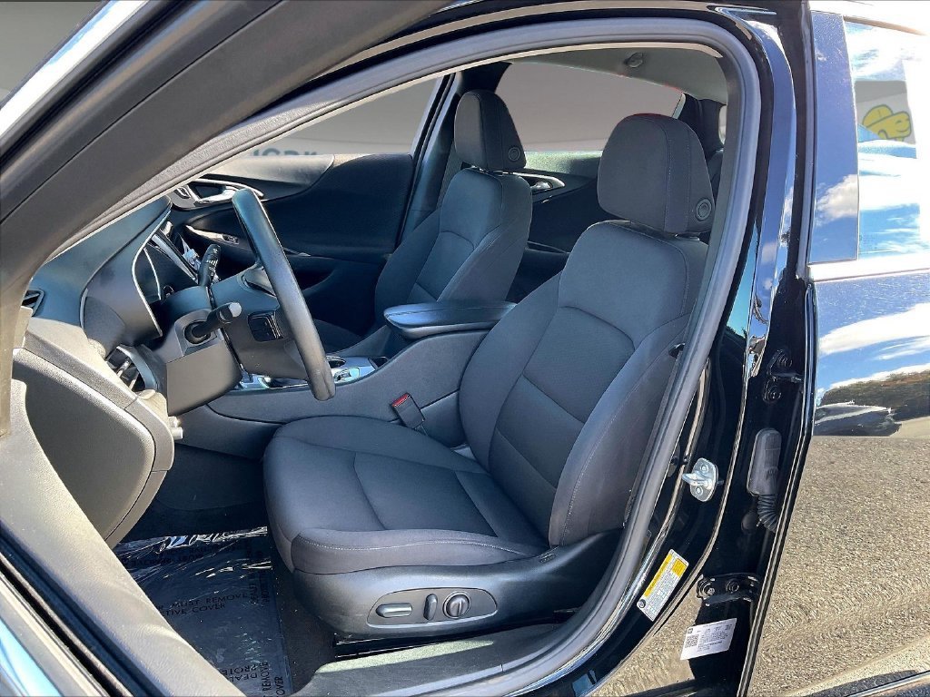 Used 2025 Chevrolet Malibu LT FWD image 9