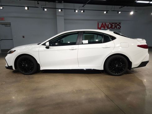 New 2026 Toyota Camry SE FWD image 4