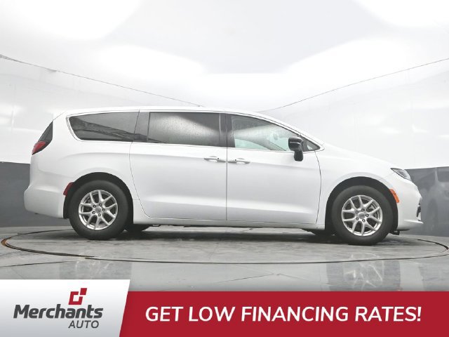 Used 2024 Chrysler Pacifica Touring-L FWD image 39