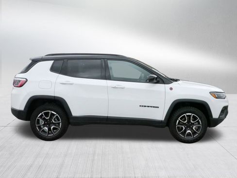 Used 2024 Jeep Compass Trailhawk image 8