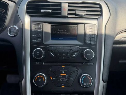 Used 2017 Ford Fusion SE FWD image 14