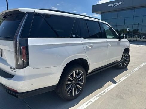 Used 2024 Cadillac Escalade Sport Platinum w/ Heavy-Duty Trailer Package AWD/4WD image 3