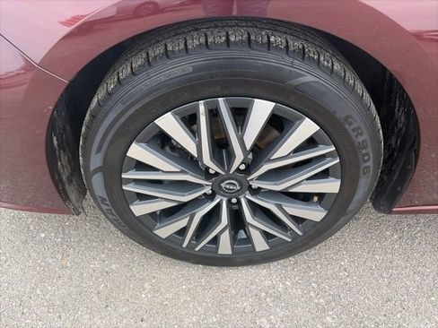 Used 2024 Nissan Altima 2.5 SV image 10