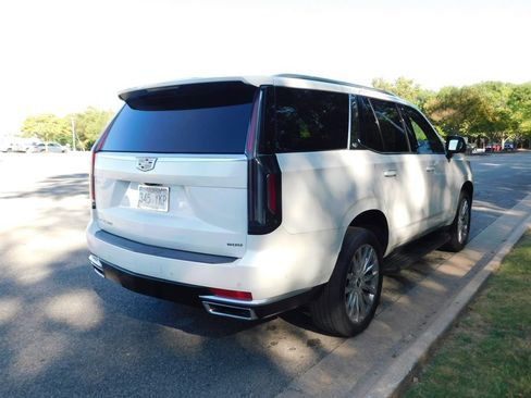 Used 2022 Cadillac Escalade Premium Luxury AWD/4WD image 11