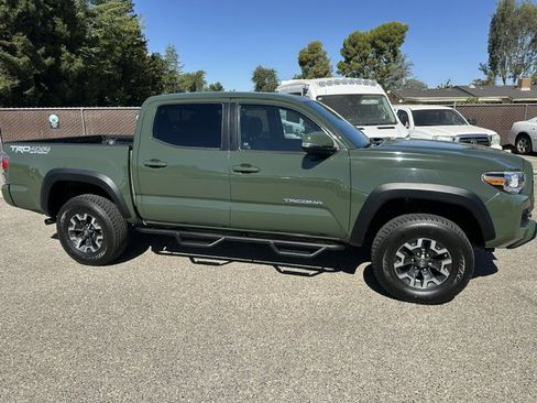 Used 2021 Toyota Tacoma TRD Off-Road w/ Technology Package AWD/4WD image 15