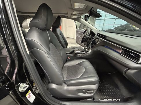 Used 2019 Toyota Camry XSE image 40