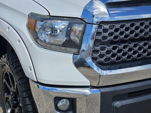 Used 2018 Toyota Tundra SR5 w/ SR5 Upgrade Package RWD image 10