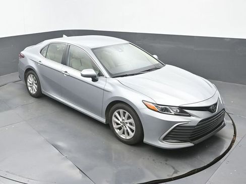 Used 2023 Toyota Camry LE FWD image 13
