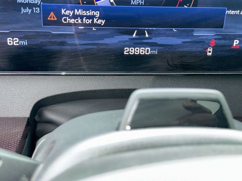 Used 2024 Chevrolet Traverse RS FWD image 21