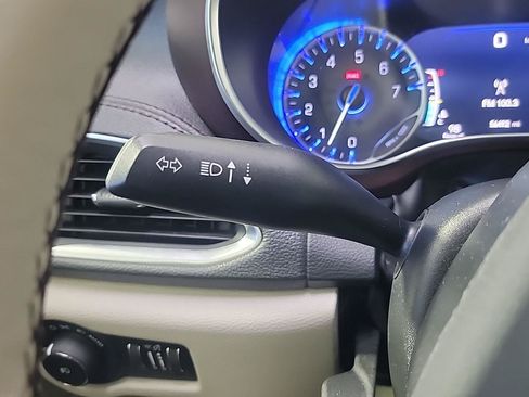 Used 2019 Chrysler Pacifica Limited FWD image 30