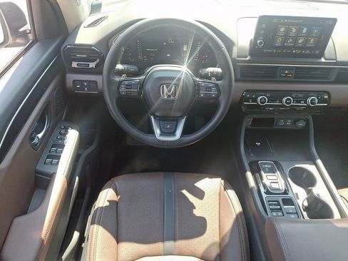 Certified 2025 Honda Pilot Elite image 13
