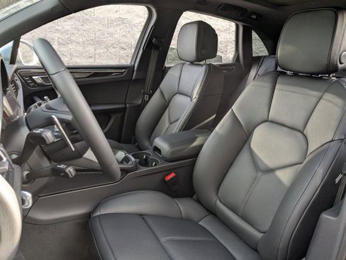 New 2026 Porsche Macan image 5