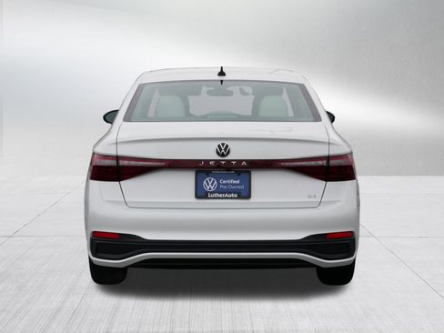 Certified 2025 Volkswagen Jetta SE image 6