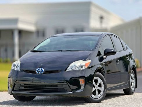 Used 2015 Toyota Prius Four w/ Deluxe Solar Roof Package FWD image 2