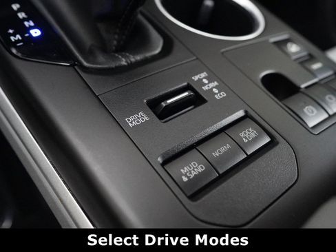 Used 2023 Toyota Highlander XLE image 30