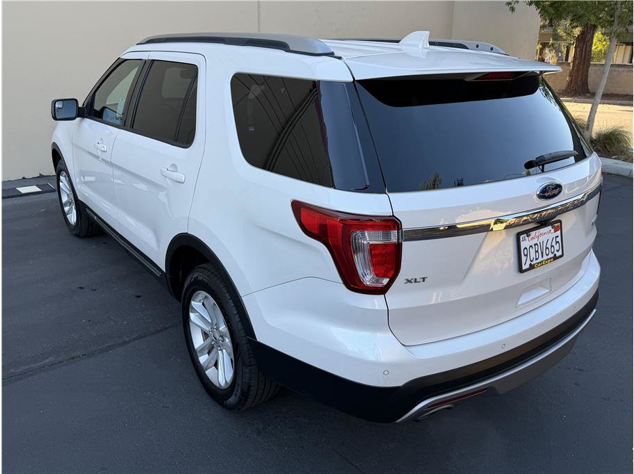 Used 2016 Ford Explorer XLT w/ Equipment Group 201A FWD image 4