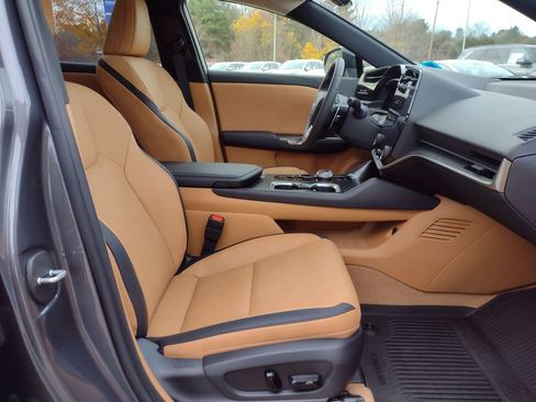 Used 2025 Lexus RZ 450e image 22