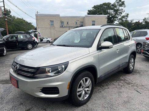 Used 2015 Volkswagen Tiguan S FWD image 2
