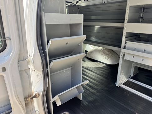 Used 2015 Chevrolet Express 2500 RWD image 24