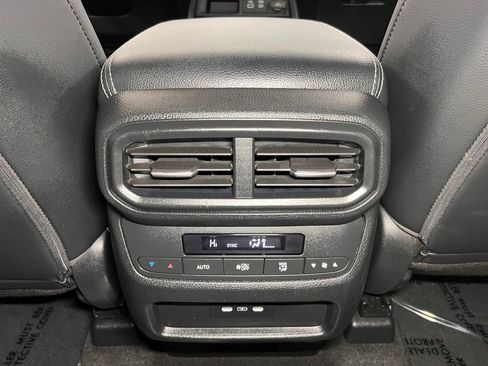 Used 2025 Honda Pilot Touring image 23