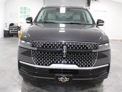New 2026 Lincoln Navigator Premiere AWD/4WD image 2