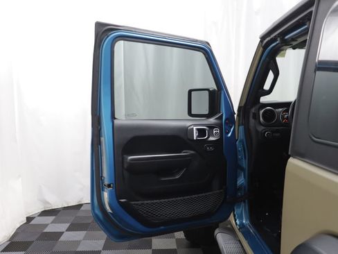 Used 2019 Jeep Wrangler Sport AWD/4WD image 4