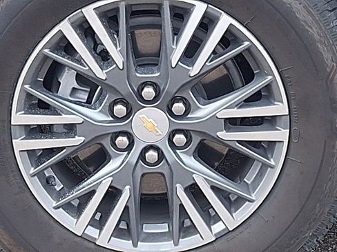 Used 2025 Chevrolet Traverse LT image 18