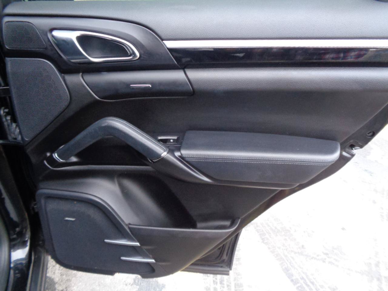 Used 2016 Porsche Cayenne AWD/4WD image 24