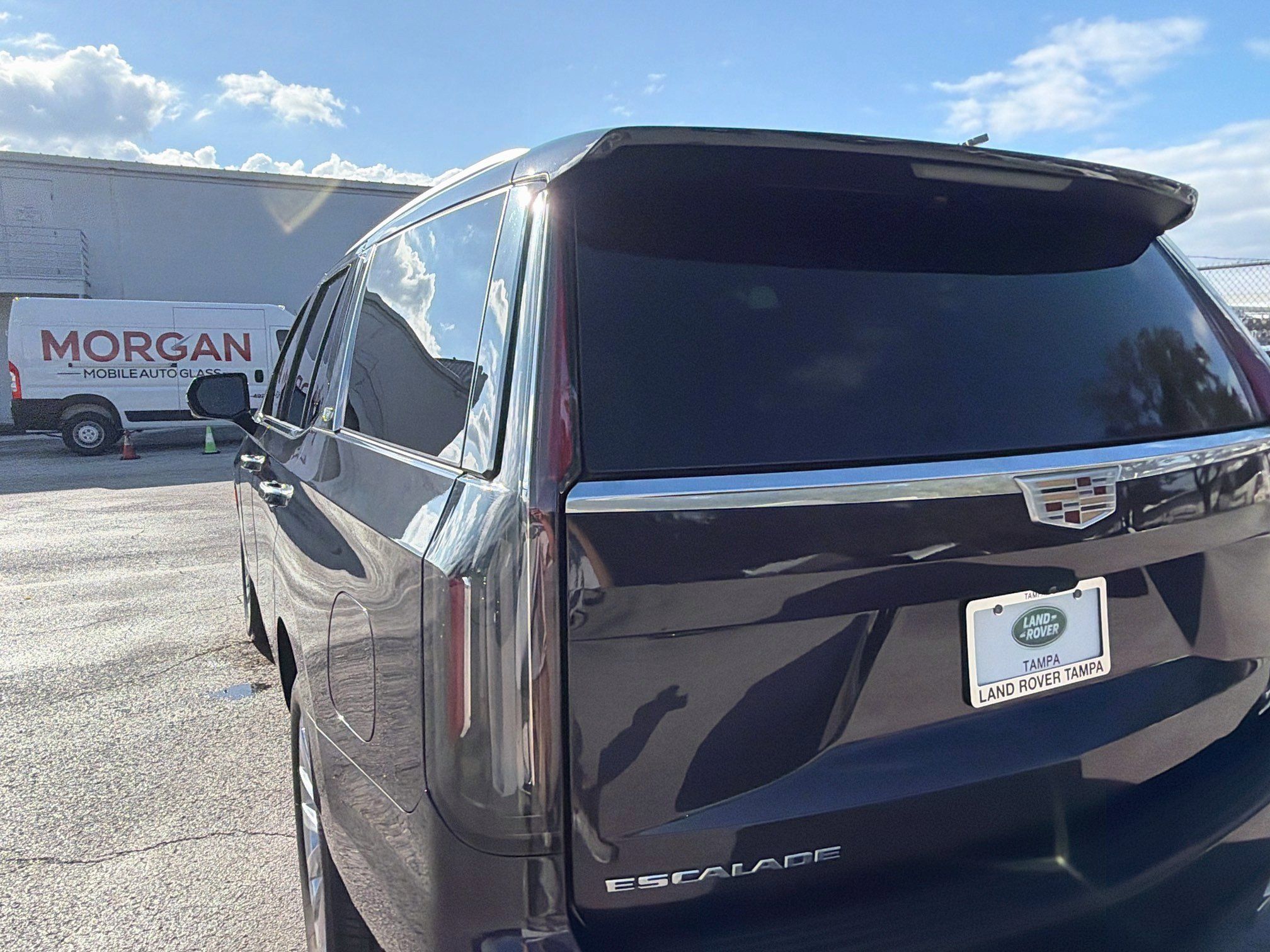 Used 2022 Cadillac Escalade Premium Luxury w/ Performance Package AWD/4WD image 10