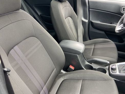 Used 2021 Hyundai Venue SEL w/ Premium Package FWD image 25