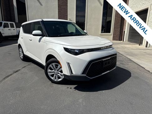 Used 2023 Kia Soul LX FWD image 1