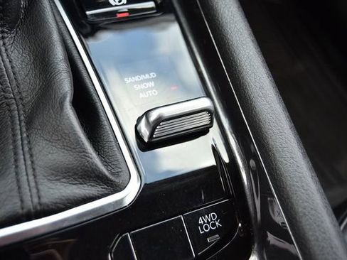 Used 2022 Jeep Compass Latitude w/ Sun and Sound Group image 17