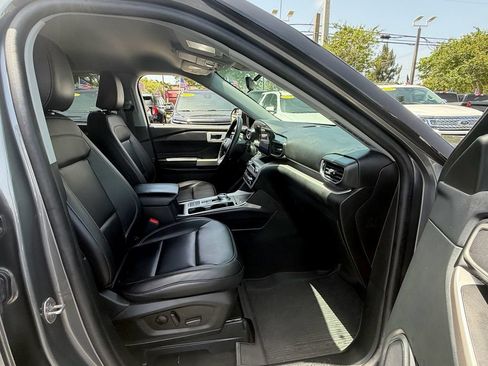 Used 2023 Ford Explorer XLT w/ Equipment Group 202A RWD image 18