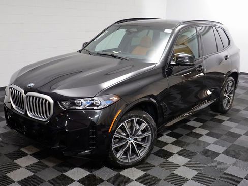 New 2026 BMW X5 xDrive40i w/ Executive Package AWD/4WD image 2