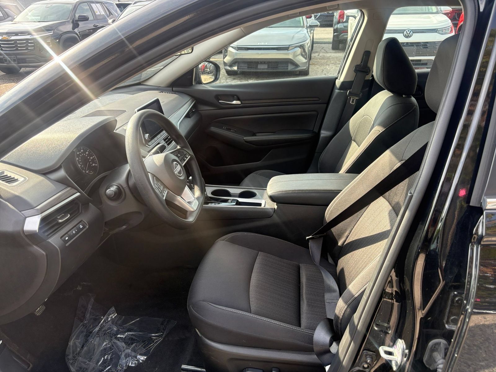 Used 2025 Nissan Altima 2.5 SV FWD image 21