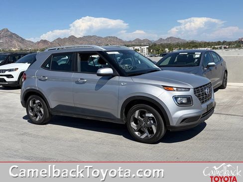 Used 2025 Hyundai Venue SEL FWD image 1