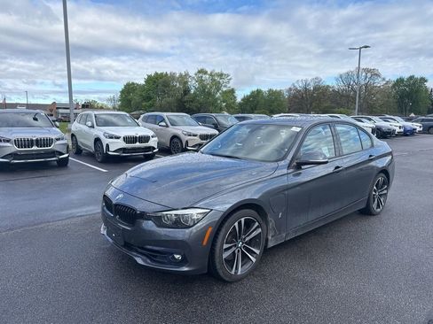 Used 2018 BMW 330e w/ Convenience Package RWD image 3
