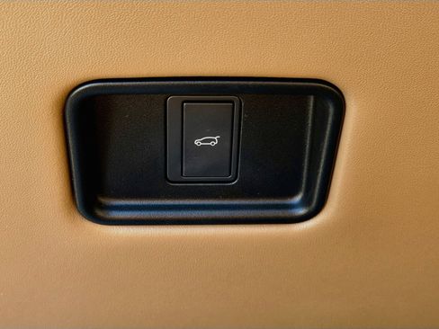 Used 2024 Land Rover Range Rover Long Wheelbase Autobiography AWD/4WD image 36