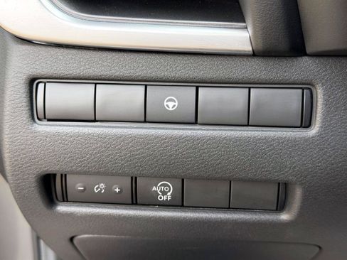 Used 2023 Nissan Rogue SV AWD/4WD image 19