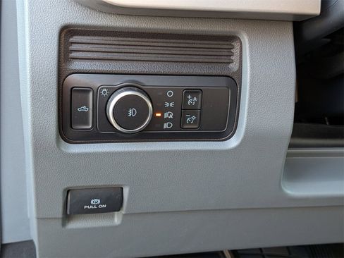 Used 2024 Ford F250 XL w/ XL Chrome Package image 17